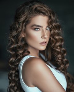 Cortes de pelo mujer 2023 para cabello rizado